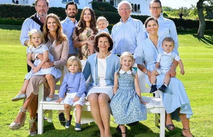 Королевская семья Швеции в летней резиденции Solliden.