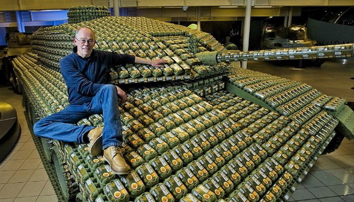 Для создание макета танка потребовалось 5 000 упаковок для яиц