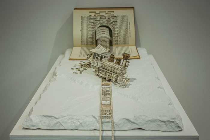 3D-скульптуры из книг от Томаса Уитмена