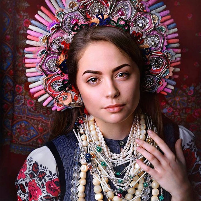 Украинки в венках в невероятно красивом фотопроекте арт-мастерской Треті півні