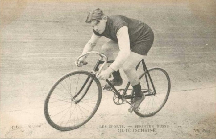 Уточкин был профессиональным велосипедистом