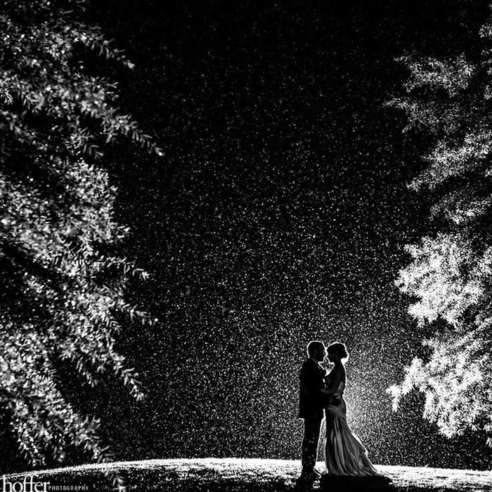 Свадебные фотографии под дождем и снегом. Фотография Hoffer Photography