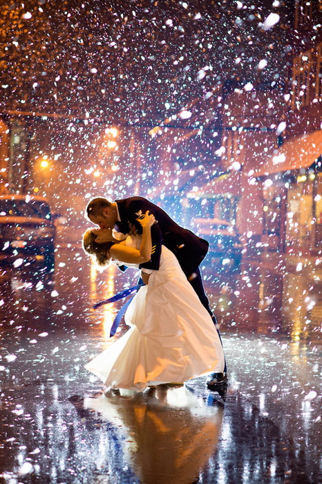 Свадебные фотографии под дождем и снегом. Фотография Still Frames Photography