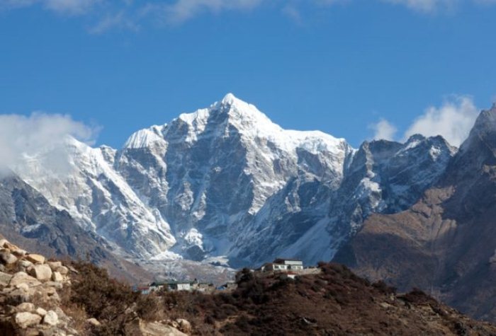 Поселение в Гималаях.