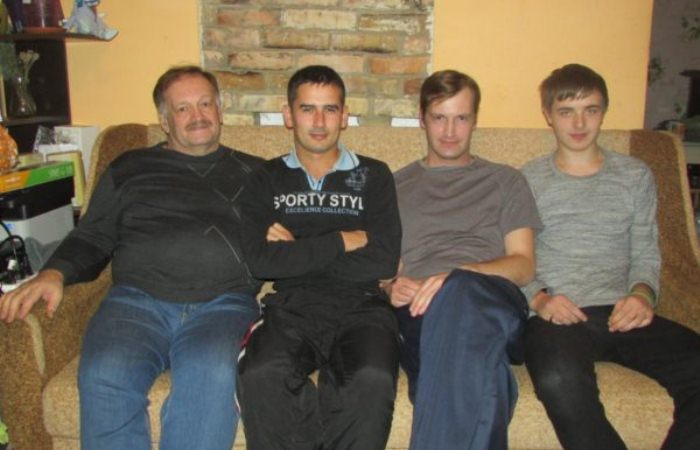 Юрий Зинчук с тремя сыновьями.