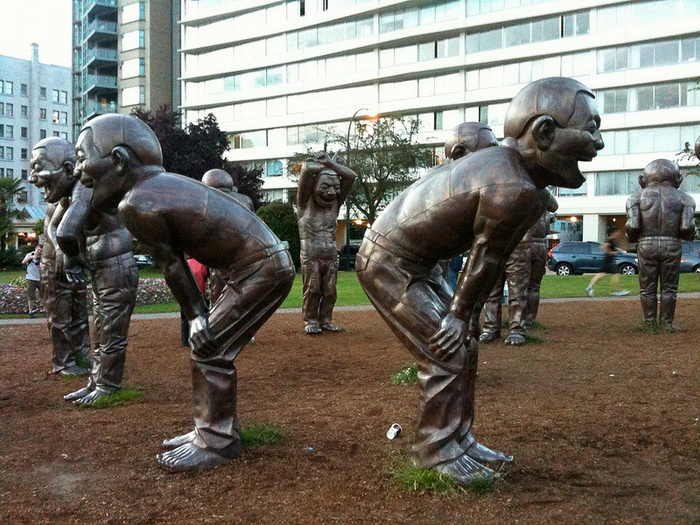 Смеющиеся скульптуры в Ванкувере