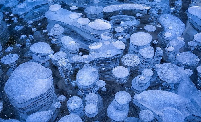 Ледяные пузыри на озере Авраама (Канада)