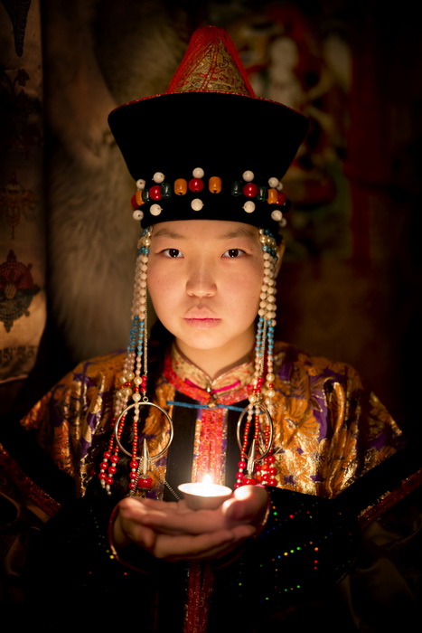Девушка из Бурятии. Местные жители практикуют буддизм.