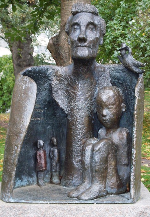 Памятник Астрид Линдгрен в Стокгольме