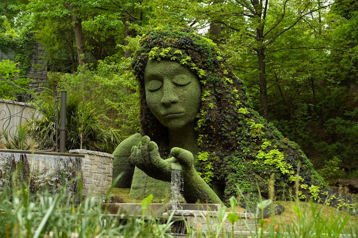 Скульптура богини земли