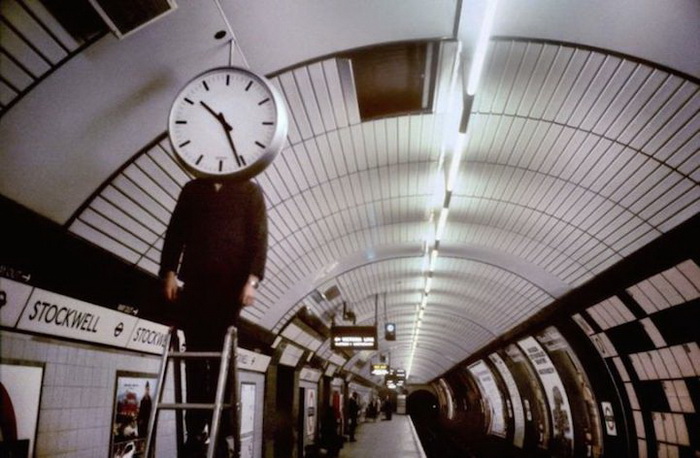 Сюрреалистические картины в лондонском метро