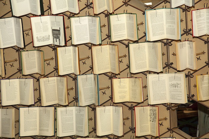 Интерактивная инсталляция Book Hive приурочена к празднованию 400-летнего юбилея Бристольской центральной библиотеки