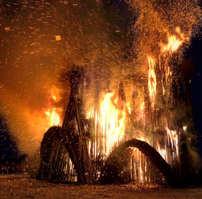 Сожжение скульптуры на Масленицу.