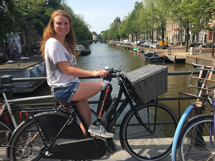 На велосипеде по Амстердаму.
