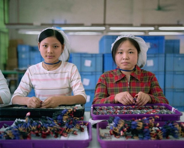 Фотопроект *The Real Toy Story* фотографа Michael Wolf о тяжелых буднях китайских рабочих