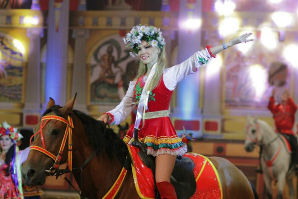 Анастасия Максимова погибла во время выступления на лошади. Фото: E-news.su
