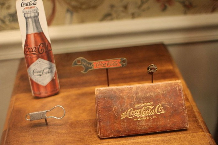В тематическом музее Coca-Cola представлено более 1000 экспонатов