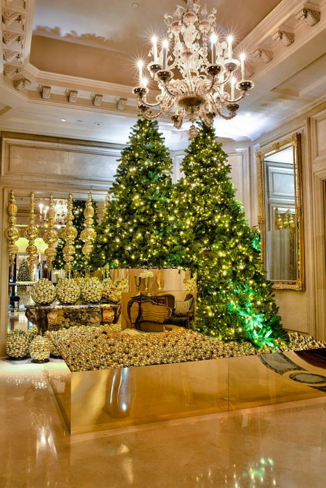 Рождественское убранство отеля Four Seasons Hotel George V