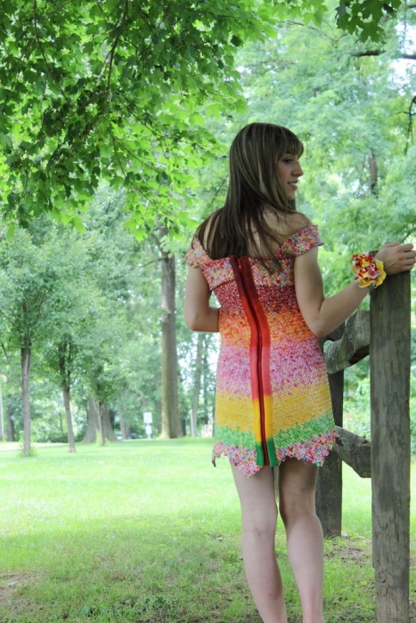 Дизайнер Emily Seilhamer сделала платье из 10 тысяч фантиков.
