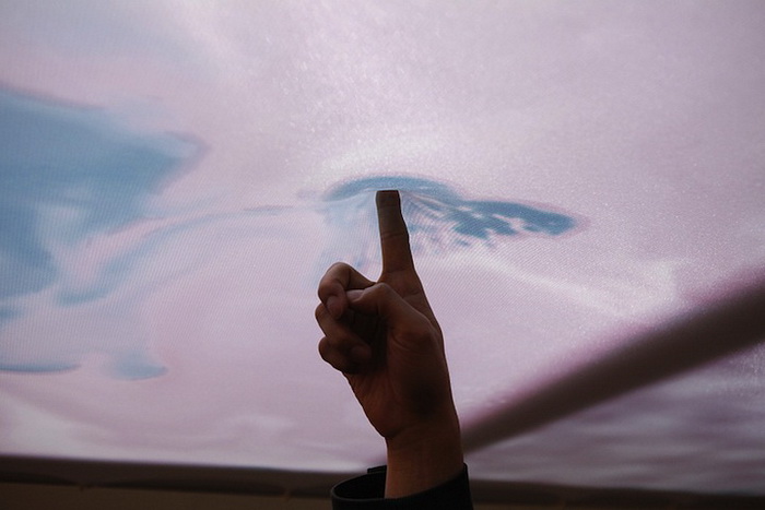 Розовое облако: мультимедийная инсталляция от арт-тандема Everyware