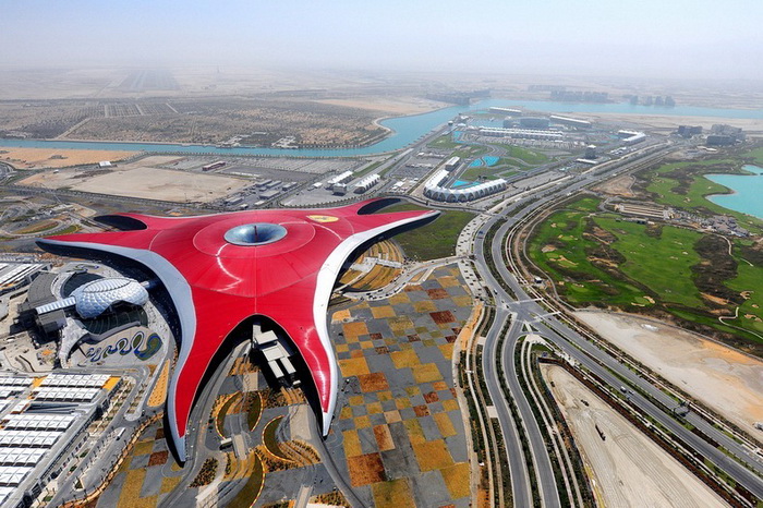 Тематический парк *Мир Ferrari* в Абу-Даби (ОАЭ)