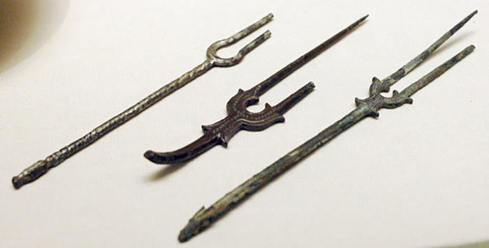 Бронзовые вилки, найденные на территории Персии. Датируются VIII-IX вв.