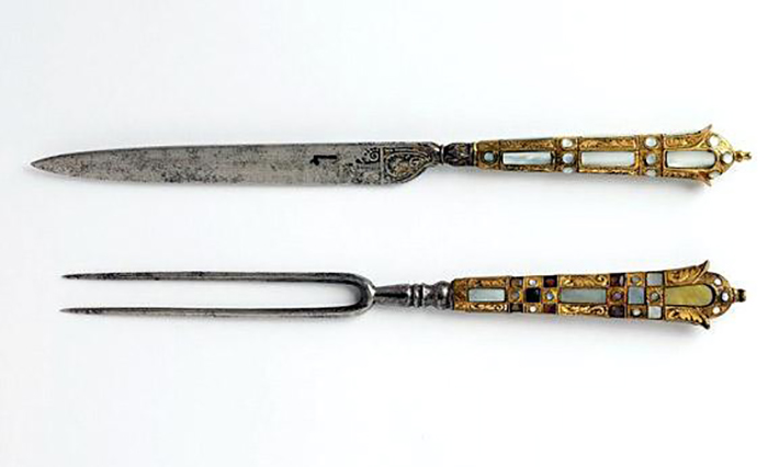 Французская вилка к. 1500 - н. 1600-х гг. Стальная, декорирована перламутром.