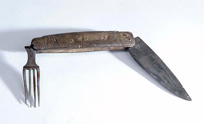 Раскладной нож с вилкой. XVIII век.