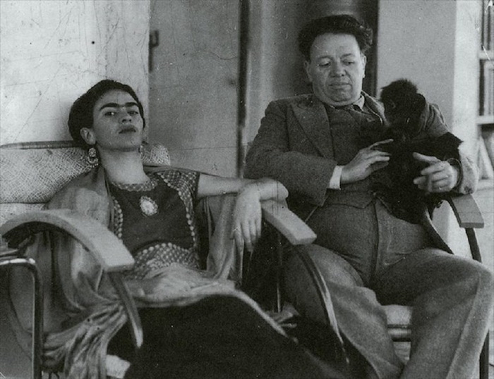 Фрида Кало и Диего Ривера с обезьянкой, 1937 год.
