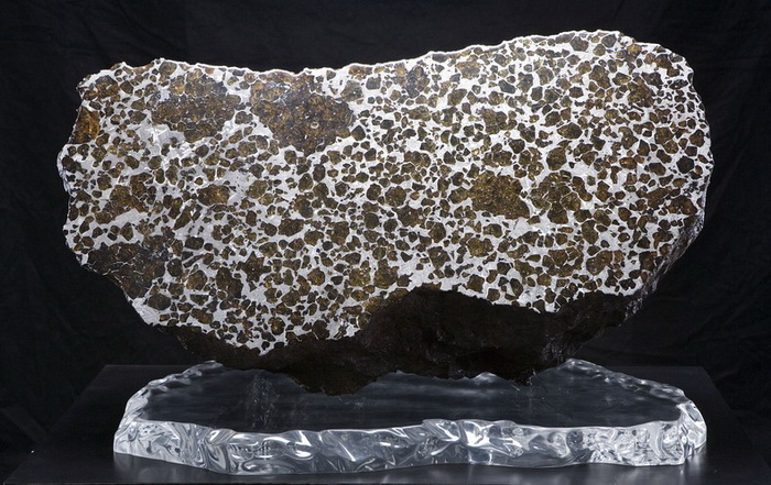 Метеорит Фукан - драгоценный камень из космоса