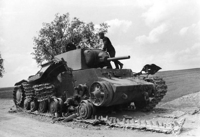 Первые советские танки, сожженные в Беларуси