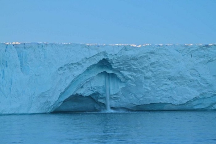 Ледяные водопады в заповеднике Свальбард