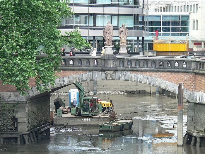 Мост Тростбрюке в Гамбурге