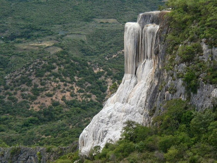 Иерве эль Агуа (Hierve el Agua) - каменный водопад в Мексике