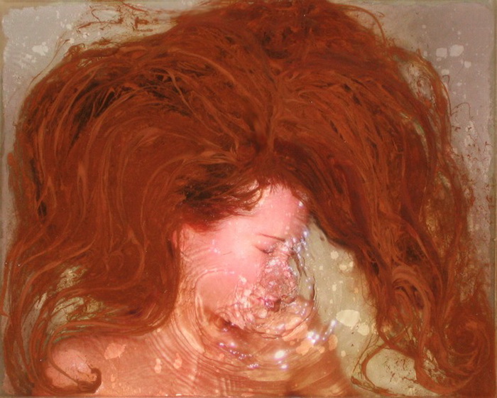 Джесика Данеган рисует картины эпоксидной смолой и акриловыми красками