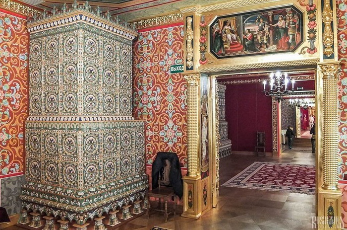 Богатое внутреннее убранство комнат Коломенского дворца