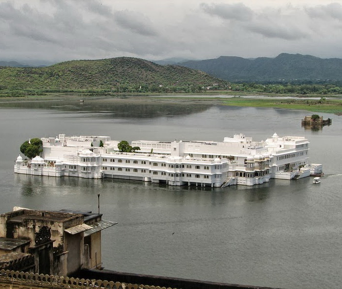 Озерный дворец - главная достопримечательность города Удайпур (Индия)