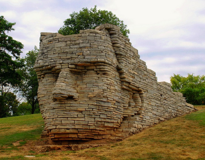 Памятник индейскому вождю Leatherlips в Дублине (Огайо, США)