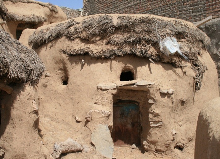 Махуник - иранская деревня гномов.
