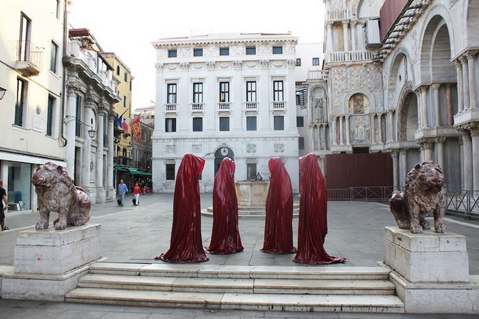 Хранители времени. Мистические скульптуры на Венецианской биеннале