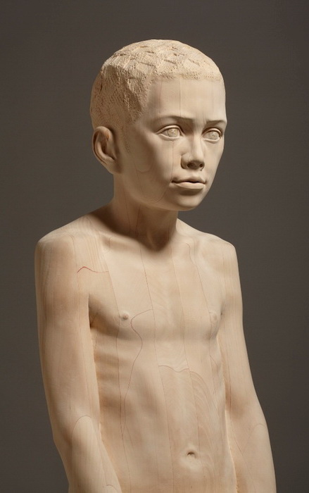 Лучший друг: реалистическая деревянная скульптура от Mario Dilitz