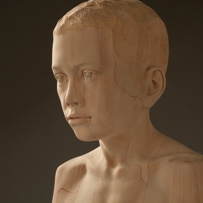 Лучший друг: реалистическая деревянная скульптура от Mario Dilitz