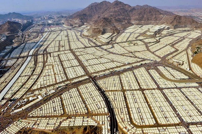 Крупнейший в мире палаточный городок в долине Мина (Саудовская Аравия)