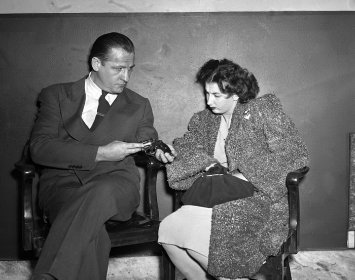 23-летняя Лилиан Станг на допросе, 1947 год