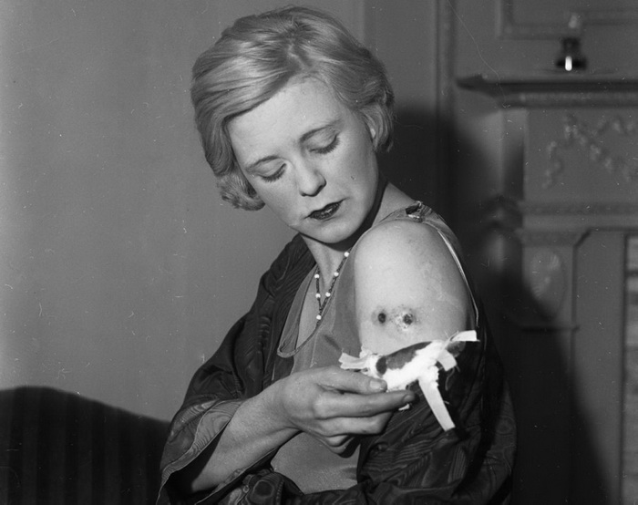В актрису Алису Гранвиль стрелял ее же муж, Пит Донахью, гангстер из группировки Голландца Шульца, 1931 год