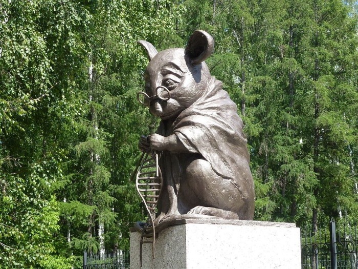 Памятник лабораторной мыши, Новосибирск, Россия.