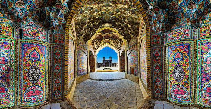Мозаики на стенах мечети
