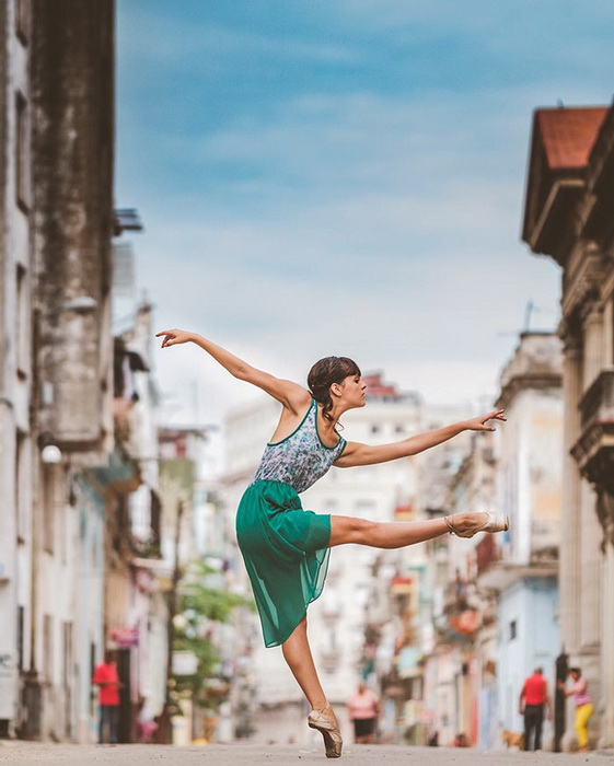 Балерины на улицах Кубы