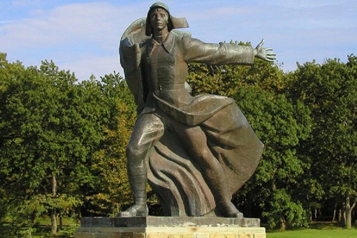 Памятник «Орленок». Фото: RuTraveller