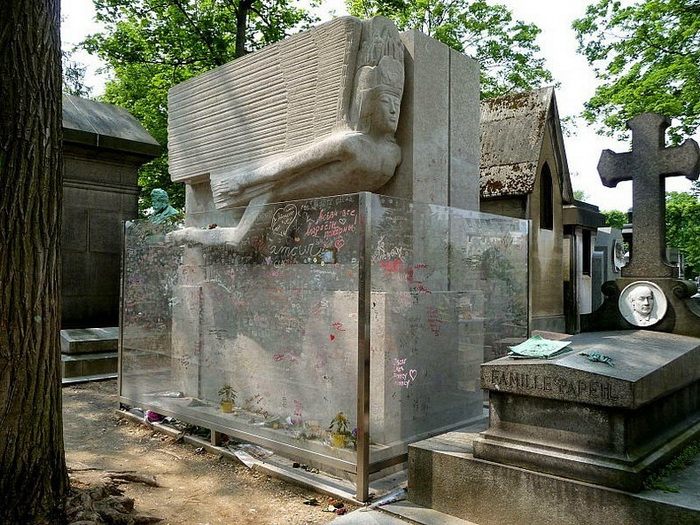 Захоронение на кладбище Пер-Лашез (Париж)